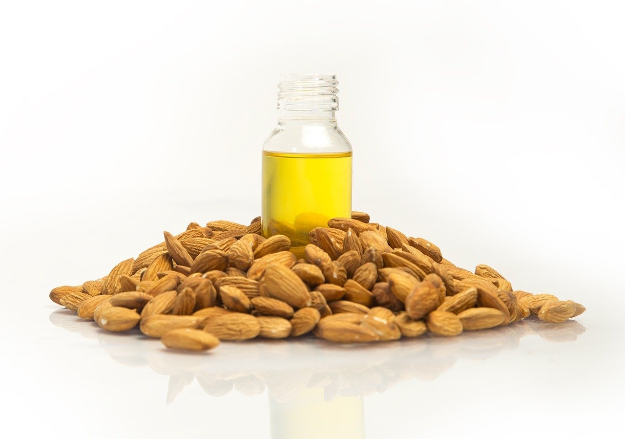 Almond oil, healthy